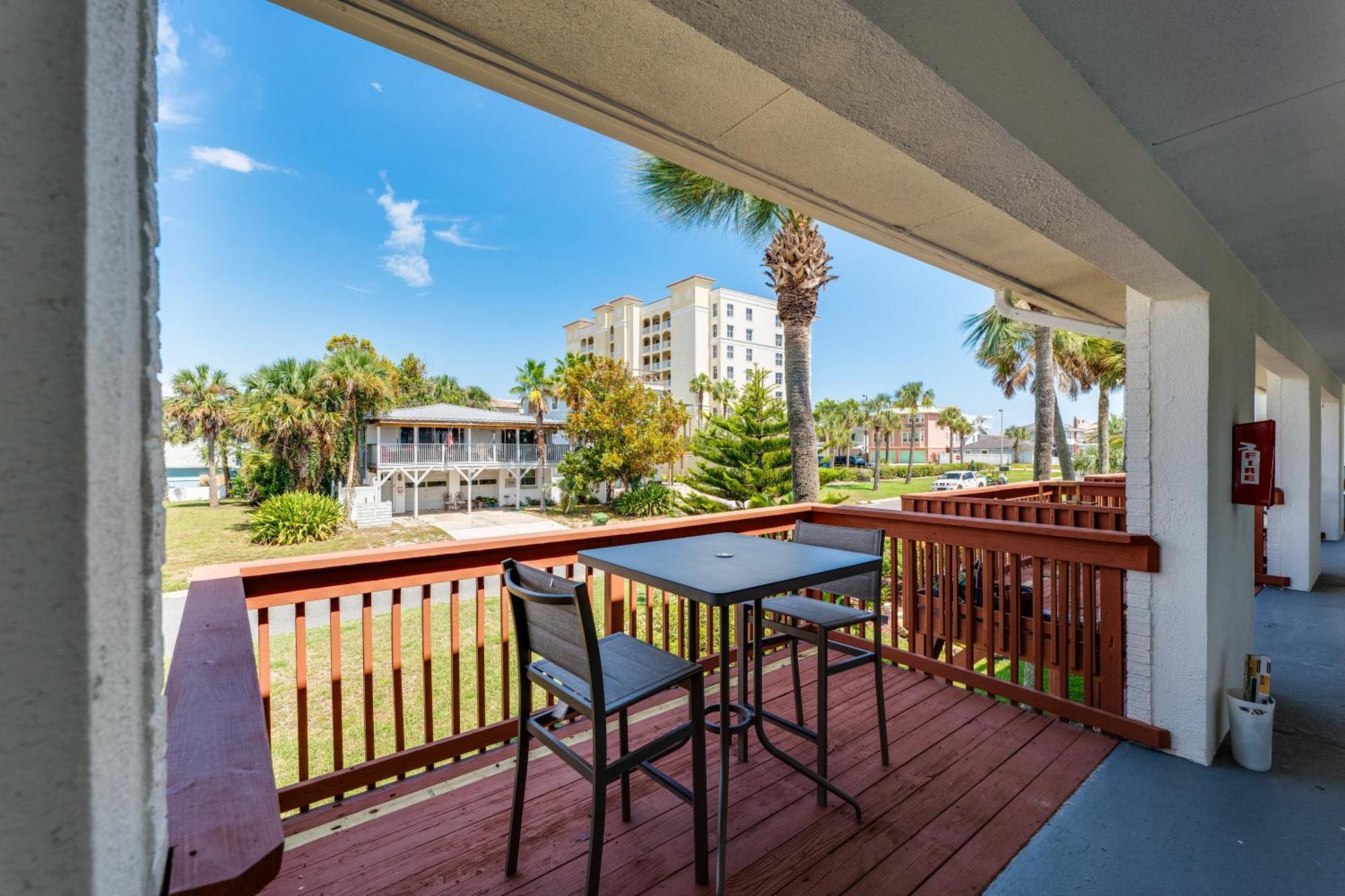Be A Nomad - Beachside Apartment *